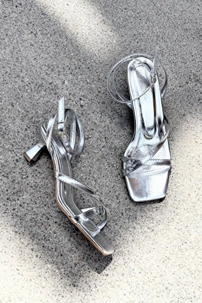 yezy shoes Kadın Gümüş Kısa Topuklu Ayakkabı Sandalet 5 cm