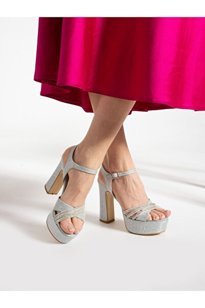 Alemdar Shoes حذاء نسائي بكعب عالي من DINA باللون الفضي اللامع