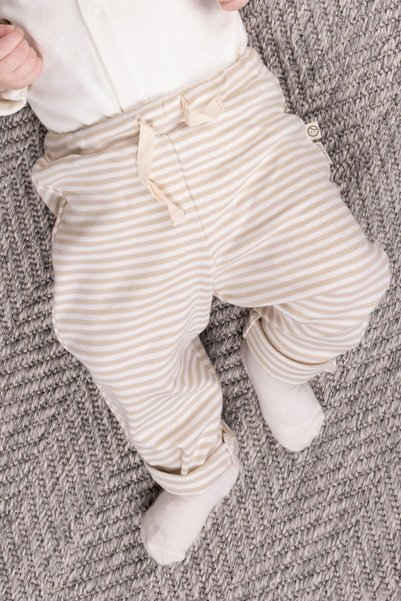 Little Gusto سروال أطفال من قطعتين من القطن العضوي من صوفي لا جيرافي