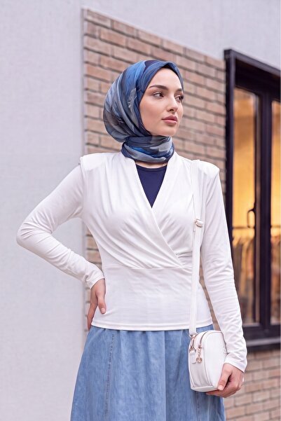 Modamorfo Podstavljena dvoredna bluza model Sandy - bela