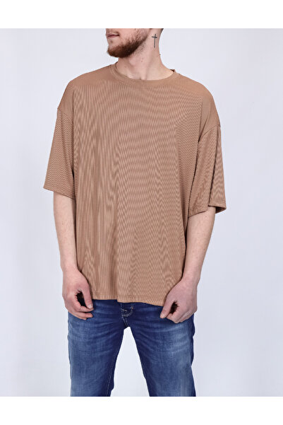 Evendi Tricou, Maro