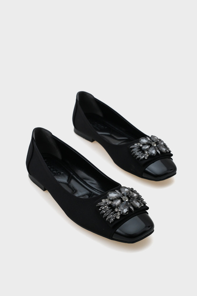 Capone Outfitters Agnes Stylish Babet with Metallic Toe and Stone Buckle