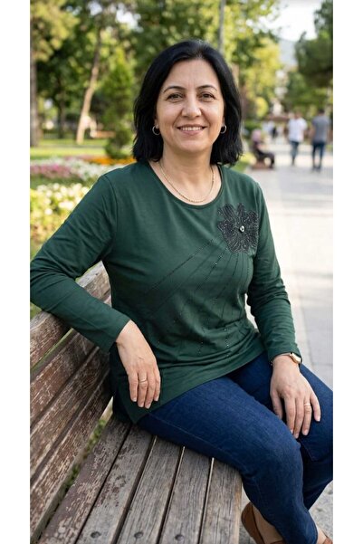 Aylin ΜΠΛΟΥΖΑ ΠΑΝΙΕ ΜΕ ΣΤΡΟΓΓΥΛΗ ΛΑΙΜΟΥΡΑ ΓΙΑΧΤΗ, ΚΕΝΤΗΜΕΝΗ ΣΤΟ ΜΠΡΟΣΤΙΝΟ ΜΕΡΟΣ