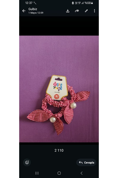 NO BRAND Red and white checkered hair clip with pearl detail.