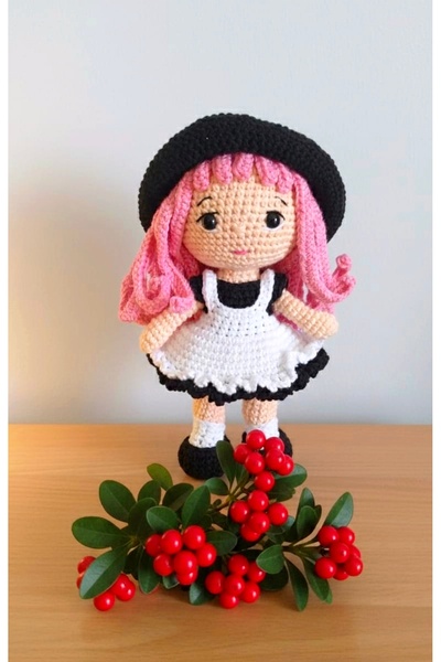 MİNOHOUSE Amigurumi Retro Tarzı Minik Siyah Şapkalı Bebek Organik Oyuncak
