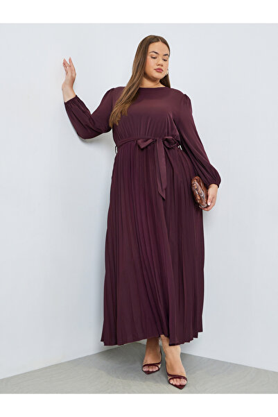 Styli Plus Size Burgundy Pleated Maxi Dress with Belt