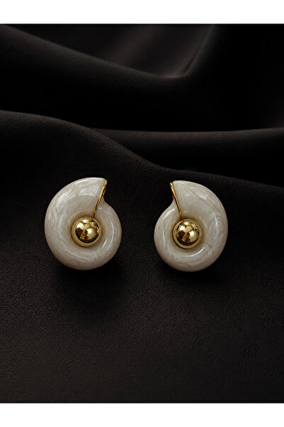 OZY COLLECTION Deniz kabuğu şık küpe, ortası gold detaylı -takma aparatı çelik -