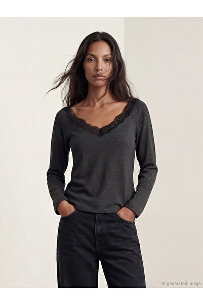 LC Waikiki Nevavm V-Neck Lace Detailed Blouse with a Difference