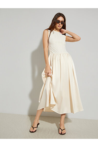 Styli Cream Lace Panel Sleeveless Maxi Dress