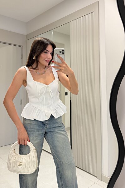 Gizem Ecemiş Stella Beyaz Volanlı Kalp Yaka Büstiyer
