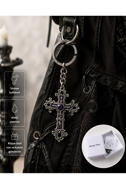 HER ŞEY NOTA www.herseynota.com Breloc cu fluture și cruce gotice – Accesoriu...