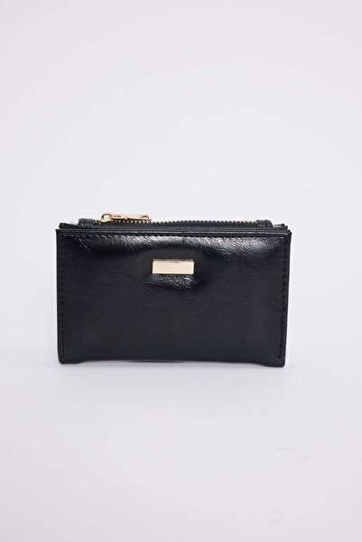 Tudors Women's black wallet with zipper and interior snap closure