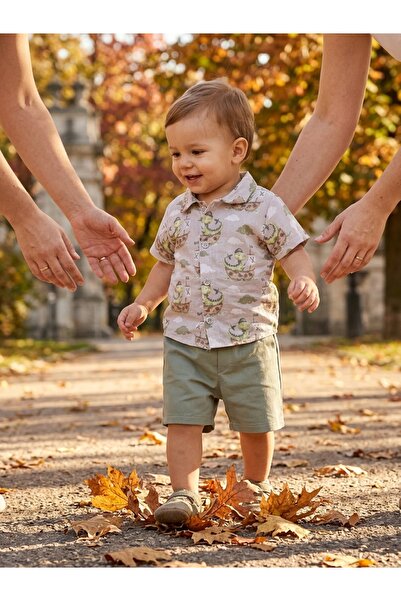 INFANT Set cămașă cu dinozauri pirați și pantaloni verde măsliniu pentru băie...