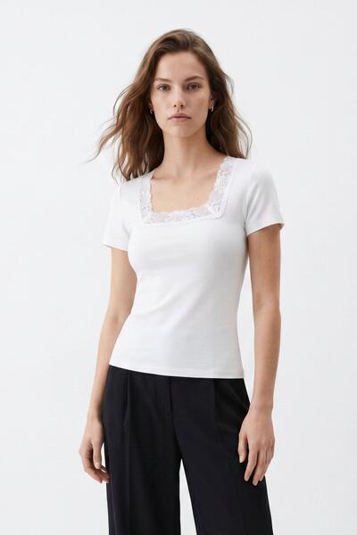 Rays Tricou ecru cu guler pătrat și detaliu din dantelă 8577A