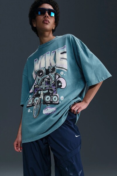 Nike Îmbrăcăminte sport Tricou de damă oversize SS cu imprimeu grafic, croial...
