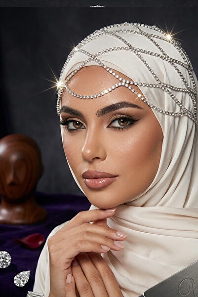 Mystique Feminine Gümüş Kristal Taşlı Zincirli Alınlık Gelin Tacı Beyaz İncil...
