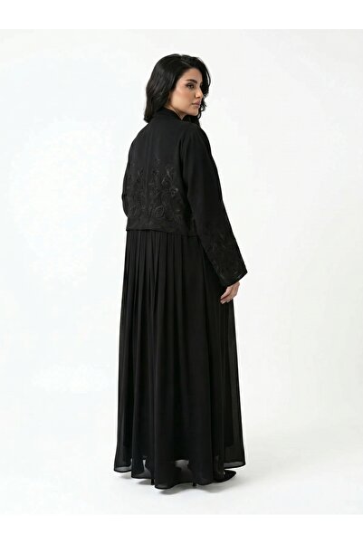 ABAYA QAMRA عباية وريف، سوداء بتطريز نباتي