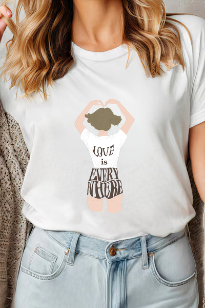 Sarah's Boutique Women's T-shirt – 100% cotton – Love Everywhere
