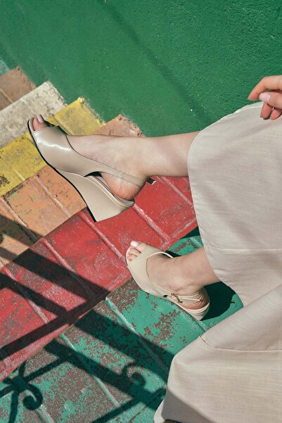 Mio Gusto Γυναικεία σανδάλια Blanca Nude Color Wedge Heel