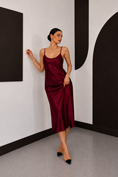 Asfaha Fashion فستان نسائي متوسط الطول من الساتان بحزام رفيع باللون العنابي