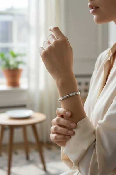 Aware Time سوار أصفاد من حجر الزركون