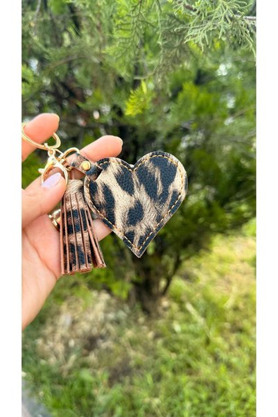 ATÖLYE ZÜMRA Vegan Leather Heart Charm Tassel Keychain