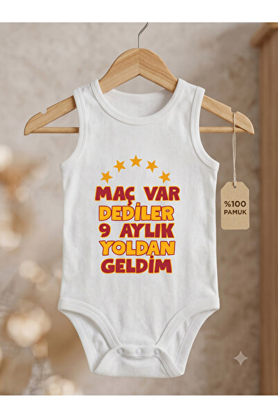 HAZDEN Maç Var Dediler 9 Aylık Yoldan Geldim" Sarı Kırmızı Tasarımlı Bebek Zı...