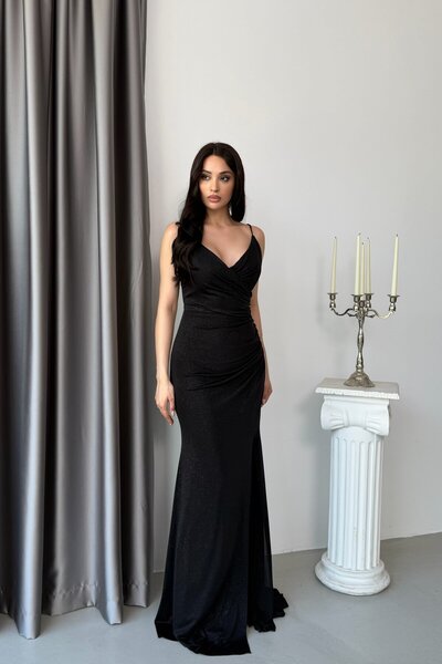 Serica Moda فستان سهرة طويل بحزام رفيع أسود مع فتحة