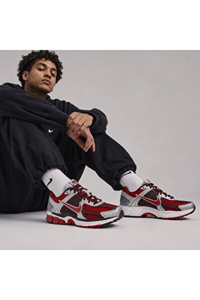 Nike Vomero 5 Red Casual Sneakers Sportie (Slim Fit)