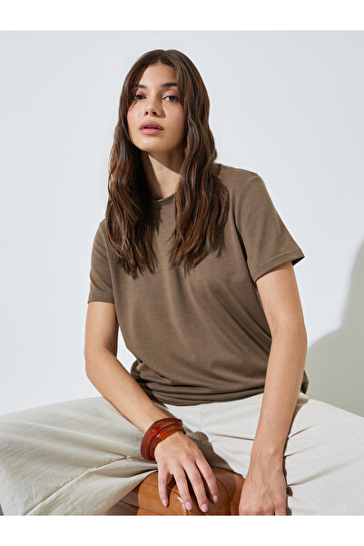 Styli Brown Plain Regular T-Shirt