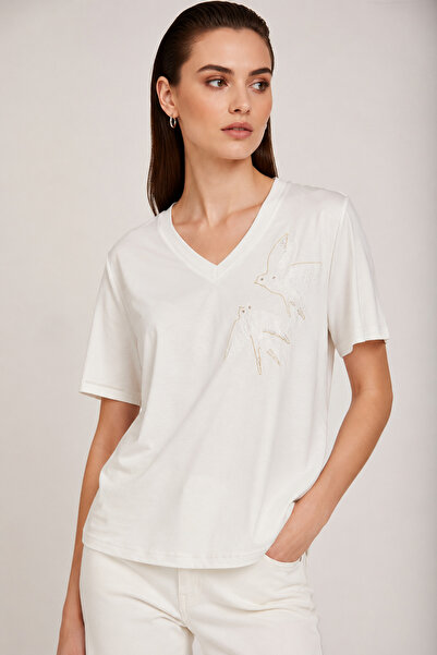 bihan store تي شيرت نسائي بياقة على شكل حرف V وتطريز على شكل طائر Y26-1331 - ...