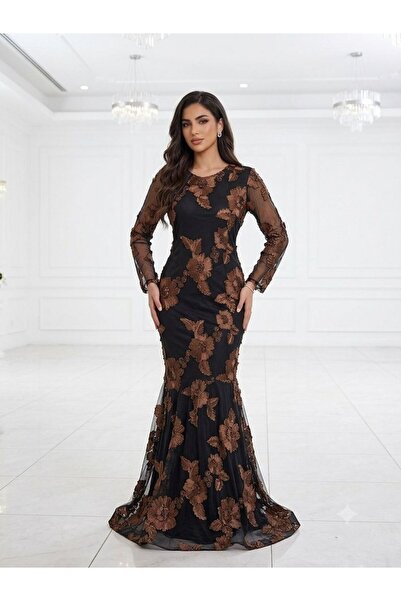 Pyramid masterpieces Embroidered Evening Dress with Roses