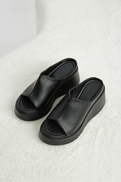 Tonny Black Women's Black Comfortable Filled Heeled Slippers