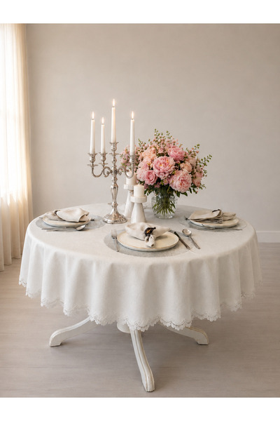 Decamor home مفرش طاولة دائري أبيض اللون بتفاصيل دانتيل رويال ياقوت وبريق فضي...