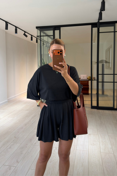 Sezgi Tekin Black Pleated Modal Shorts with Elastic Waist