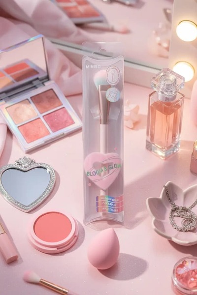 Miniso Lisanslı Bloom & Glow Aydınlatıcı Fırçası – Hafif Uygulama 22,3 Cm