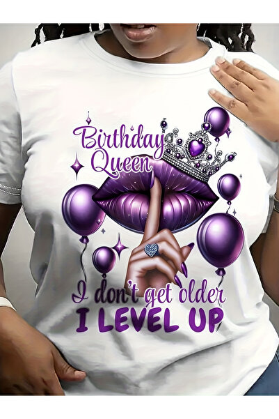 23 nisan تي شيرت نسائي بطبعة Fun Queen - شعار "أنا لا أتقدم في السن، أنا أرتق...