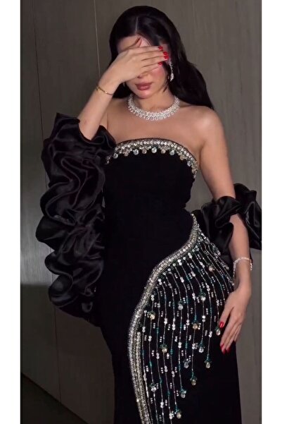NALA FASHION The Dress Combines the Serenity of Black with the Elegance of Go...