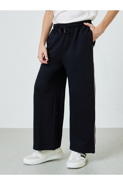 Styli Teen Boys Wide Leg Joggers with Side Piping