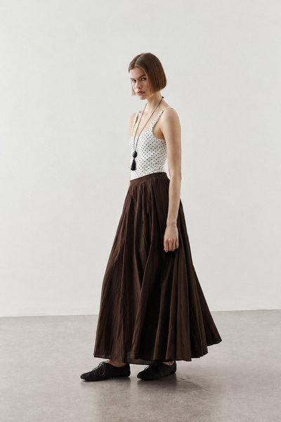 Fahhar Part-Cut Wide Skirt in Brown