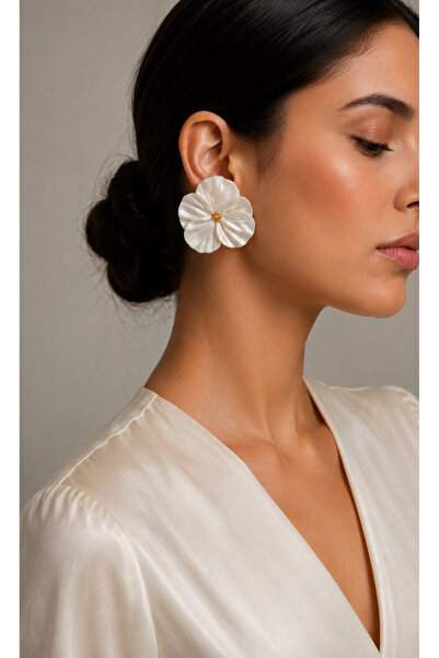 Handmade Earrings - White pearl orchid with gold accessory