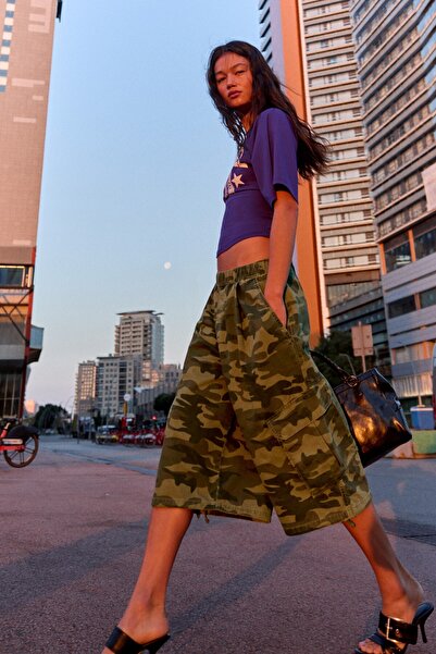 Bershka Baskılı kargo bermuda