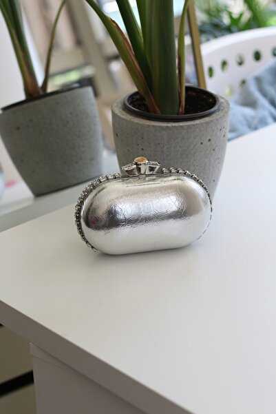 Moom Bag Kadın Gümüş Parlak Taş Detaylı Zincirli Kasalı Abiye Çantası