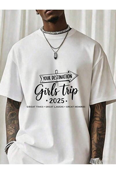 NOURAM تي شيرت 'Your Destination Girls Trip 2025' مع طوابع ممتعة تجسد الضحك و...