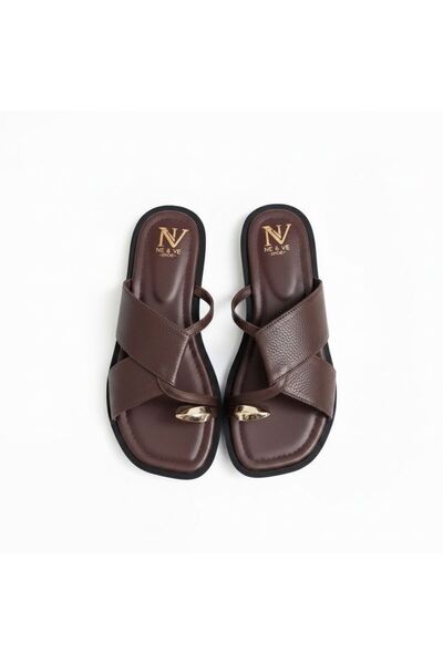 NE&VE SHOES شبشب نسائي من الجلد البني مع تفاصيل إكسسوارات مميزة