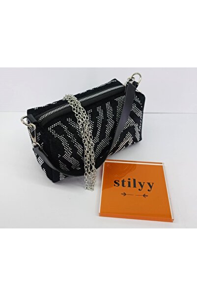 stilyy حقيبة سهرة نسائية بتفاصيل حجرية متموجة ومقبض قصير وحزام سلسلة