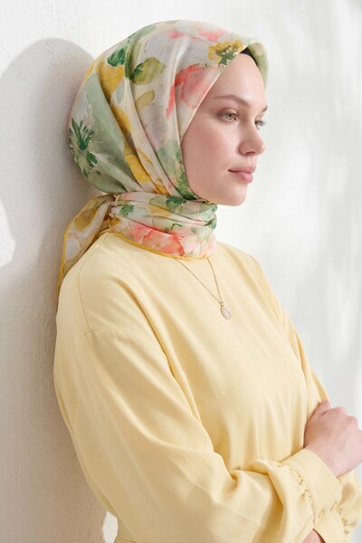 Silk Home وشاح ناعم بلون كريمي مائي 90x90