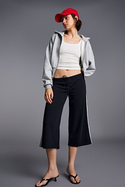 Bershka Fermuarlı kapüşonlu sweatshirt