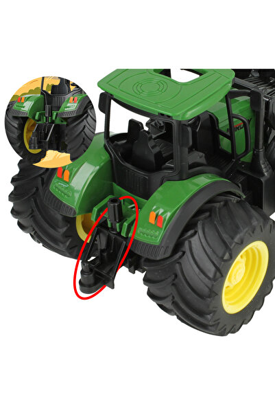 Stator Tractor cu remorcă, tractor agricol cu roți gigantice, în mișcare PREZENT
