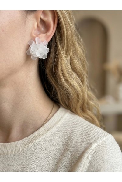 DİESMOONCO White Flower Earrings – Large Women's Earrings with Matte Acrylic Asymmetrical Floral Design